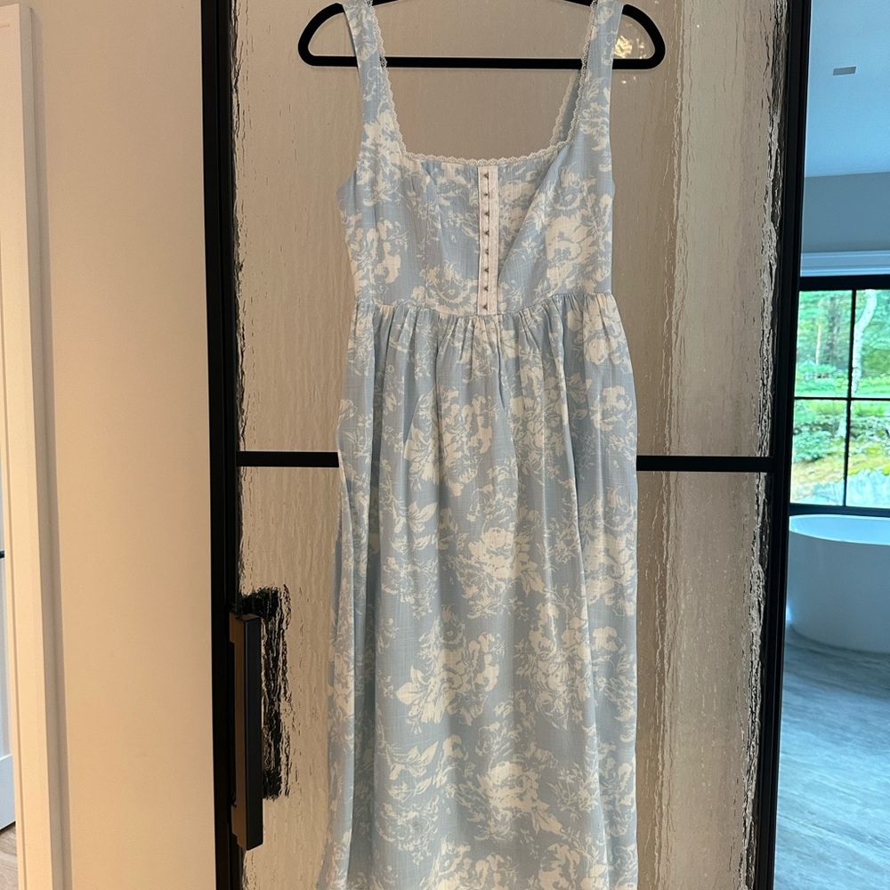 Elegant Blue Floral Midi Dress